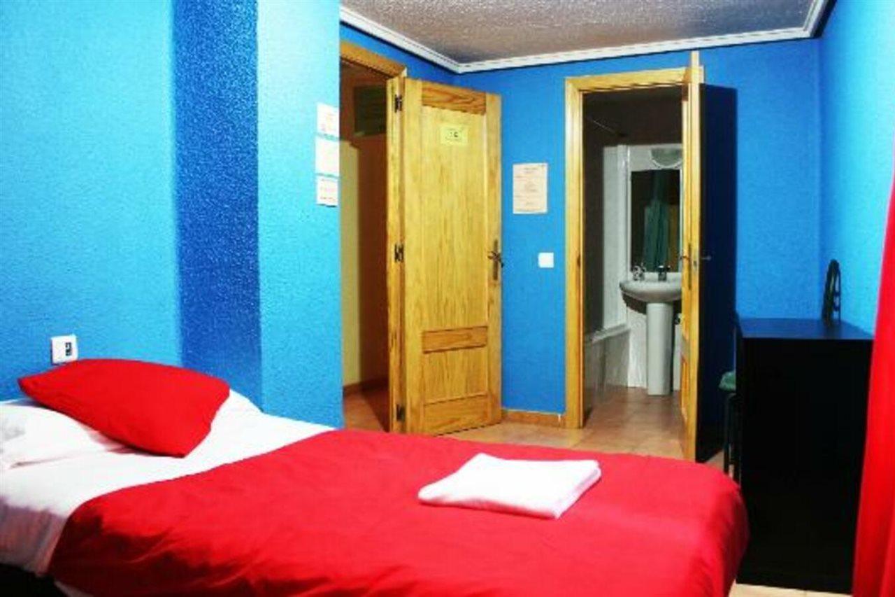 Hostal Escapat Salamanca Bagian luar foto