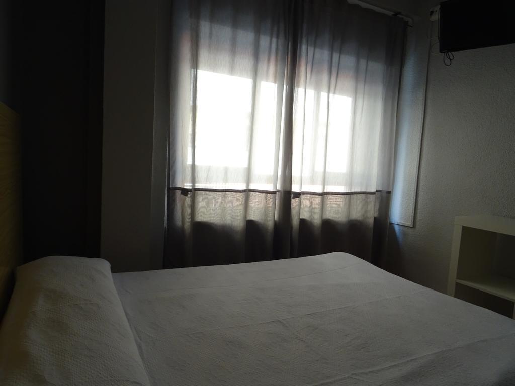 Hostal Escapat Salamanca Bagian luar foto